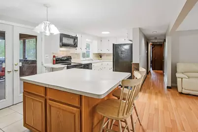 15 Lincoln Street, Pelham, NH 03076 - Photo 3