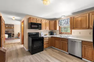 11 Jennifer Ln, Weare, NH 03281 - Photo 3