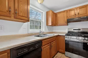 12 Wyndmere Dr, Londonderry, NH 03053 - Photo 11