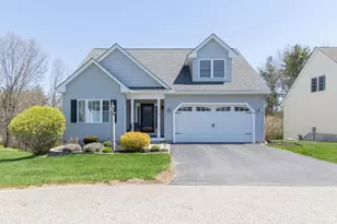 11 Bent Grass Cir, Kingston, NH 03848 - Photo 3