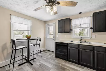 239 Wells Street, Manchester, NH 03104 - Photo 11