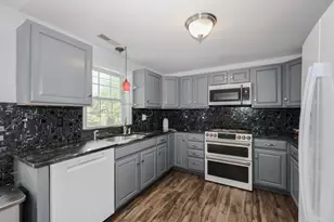 25 Stockholm St, Manchester, NH 03104 - Photo 3