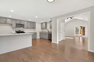 27 Townsend Ave, Salem, NH 03079 - Photo 19