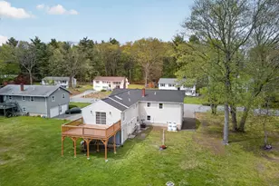 27 Townsend Ave, Salem, NH 03079 - Photo 9