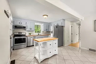29 Hazel Ave, Nashua, NH 03062 - Photo 5