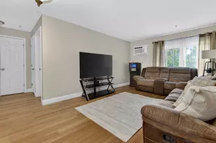 92 Eastern Ave, Manchester, NH 03104 - Photo 5