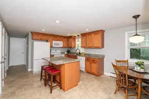 20 Alvirne Dr, Hudson, NH 03051 - Photo 7