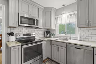 23 Hitching Post Ln, Bedford, NH 03110 - Photo 13
