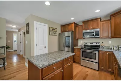 72 Circuit Street, Manchester, NH 03103 - Photo 13
