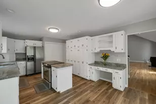 16 Old Manchester Rd, Amherst, NH 03031 - Photo 5