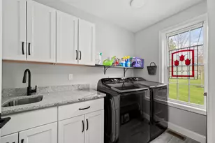 22 Darwin Pl, Laconia, NH 03246 - Photo 13