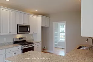 105 Lantern Dr, Sandown, NH 03873 - Photo 5