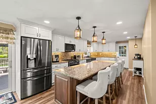5 Spicebush Cir, Litchfield, NH 03052 - Photo 9
