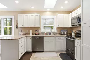 34 Beverly Dr, Manchester, NH 03104 - Photo 7