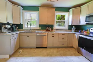 28 Spencer Ave, Claremont, NH 03743 - Photo 5