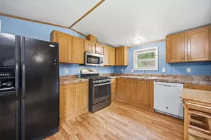 215 Leavitt Rd, Pittsfield, NH 03263 - Photo 17
