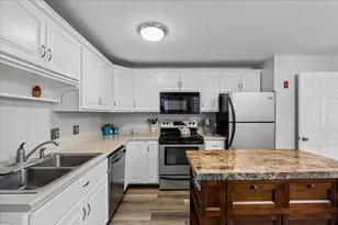 36 Oakwood Cir, Milford, NH 03055 - Photo 3
