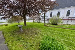 11 Pine St, Haverhill, NH 03785 - Photo 3