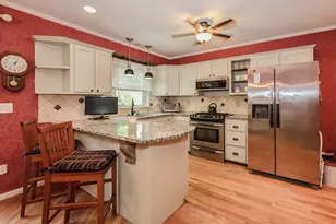 31 Stanstead Pl, Nashua, NH 03063 - Photo 5