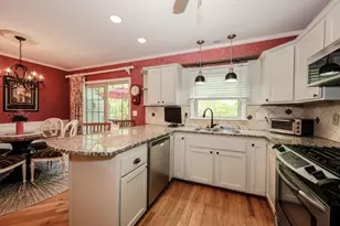 31 Stanstead Pl, Nashua, NH 03063 - Photo 7