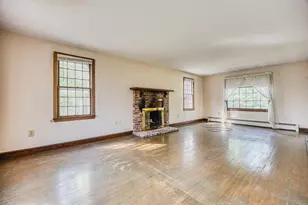 95 Gilcreast Rd, Londonderry, NH 03053 - Photo 11