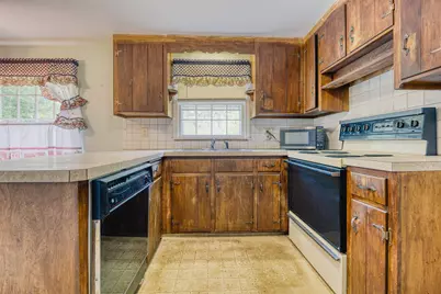 95 Gilcreast Road, Londonderry, NH 03053 - Photo 5