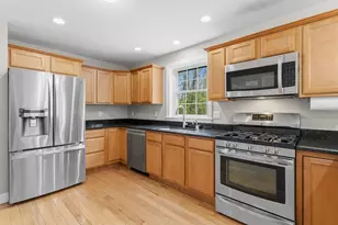 10 Wood Cir, Goffstown, NH 03045 - Photo 9