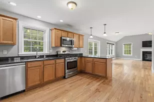 10 Wood Cir, Goffstown, NH 03045 - Photo 7