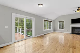 10 Wood Cir, Goffstown, NH 03045 - Photo 13
