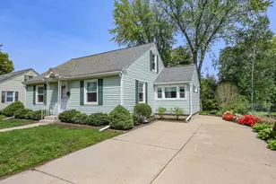 8 Burnham Ave, Nashua, NH 03064 - Photo 3
