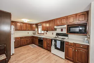 8 Burnham Ave, Nashua, NH 03064 - Photo 7