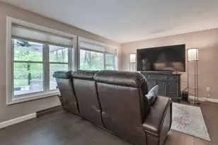 21 St Laurent Dr, Hudson, NH 03051 - Photo 17