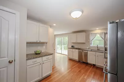 19 Burgess Drive, Litchfield, NH 03052 - Photo 11