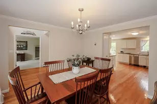 19 Burgess Dr, Litchfield, NH 03052 - Photo 9