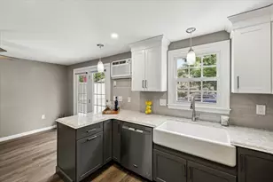 20 Olde Country Village, Londonderry, NH 03053 - Photo 5
