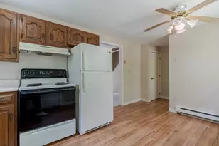 206 Hampstead Rd, Derry, NH 03038 - Photo 15