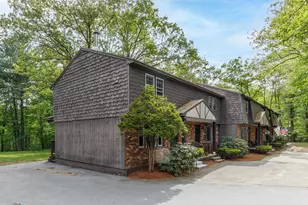 8 Midridge Cir, Londonderry, NH 03053 - Photo 3