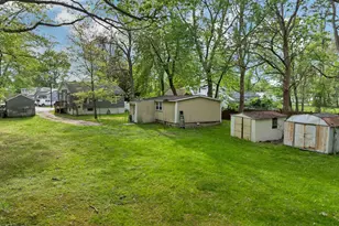 14 Belmont St, Salem, NH 03079 - Photo 7