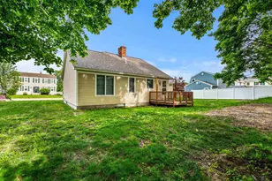 137 Wedgewood Ln, Manchester, NH 03109 - Photo 31