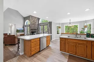 16 Hillsboro Cir, Milford, NH 03055 - Photo 7