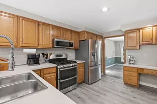 16 Hillsboro Cir, Milford, NH 03055 - Photo 9