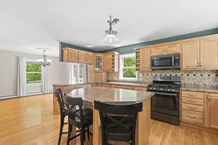 47 Noyes Rd, Londonderry, NH 03053 - Photo 9