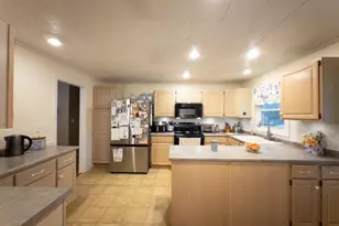 18 Edgewood St, Claremont, NH 03743 - Photo 9