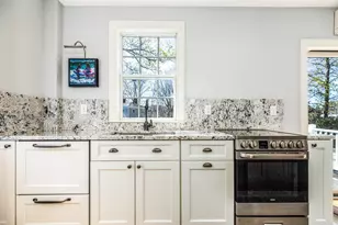 64 Austin St, Portsmouth, NH 03801 - Photo 9