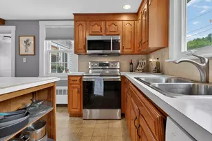 12 Burnett St, Nashua, NH 03060 - Photo 11