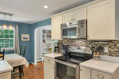 14 Squamscott Road, Stratham, NH 03885 - Photo 3
