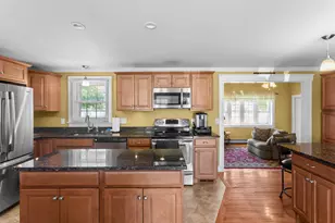 117 Brady Cir, Manchester, NH 03109 - Photo 5