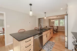344 Coral Ave, Manchester, NH 03104 - Photo 5
