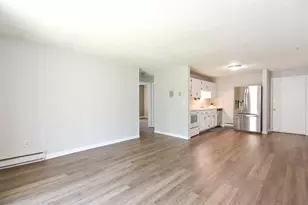 189 N Capitol Hill Dr, Londonderry, NH 03053 - Photo 7