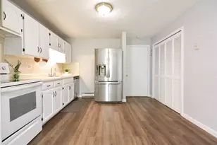 189 N Capitol Hill Dr, Londonderry, NH 03053 - Photo 5